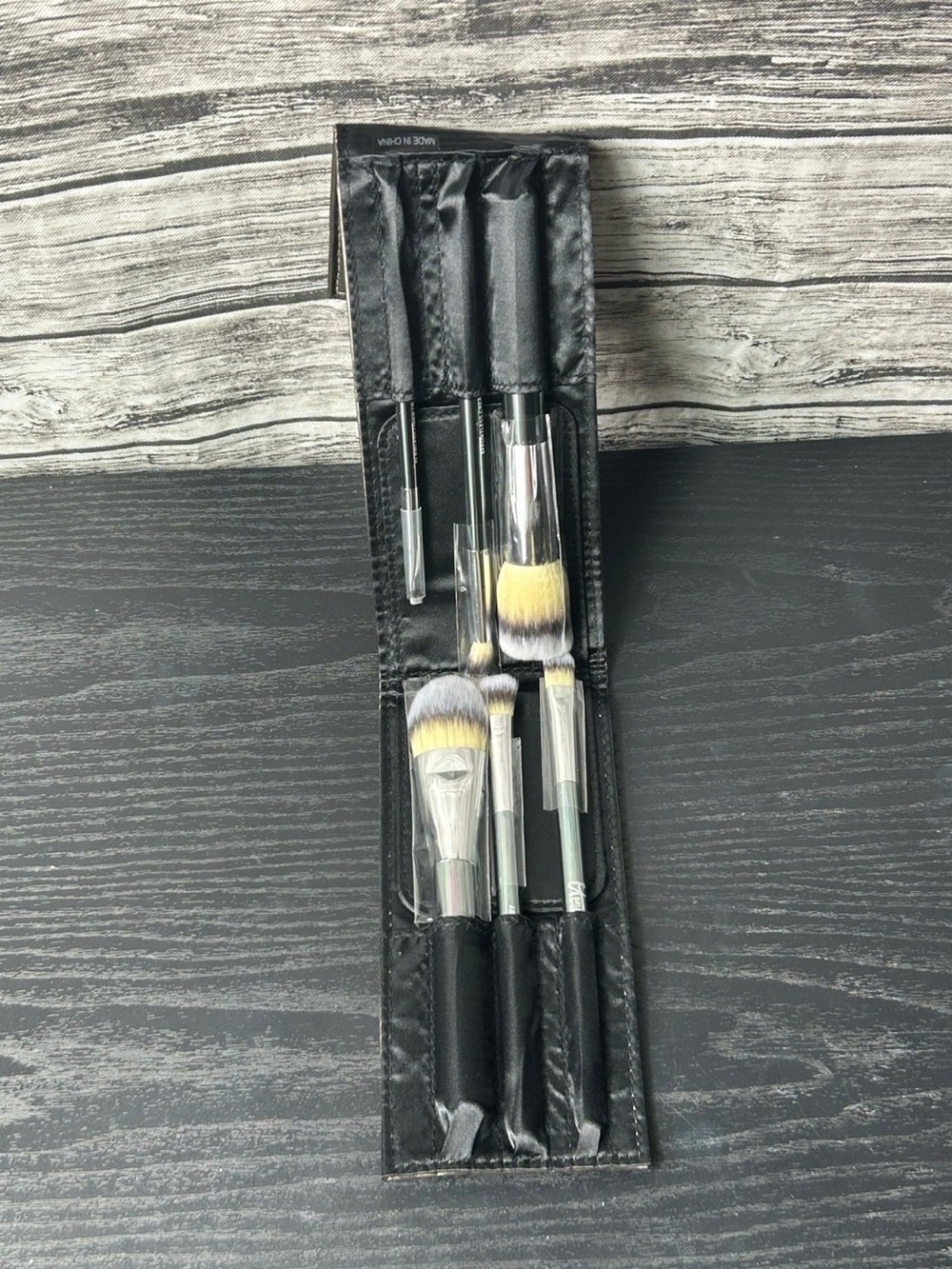 New IT Cosmetics 6 Pc. Brush Set